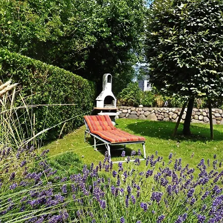 Deichwiese Ferienwohnung: Sylt Garden Retreat Apartment