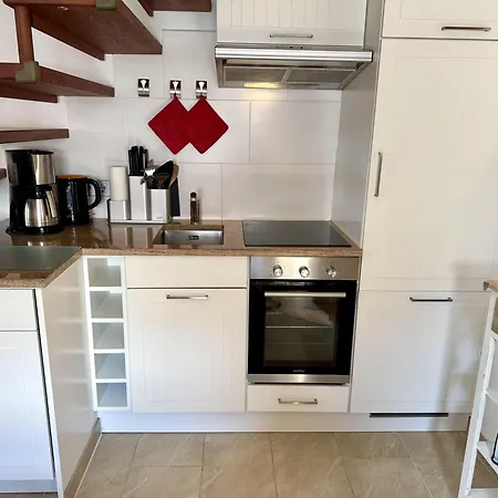 Apartment Deichwiese Ferienwohnung: Sylt Garden Retreat