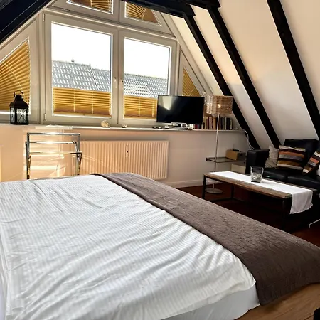 Deichwiese Ferienwohnung: Sylt Garden Retreat
