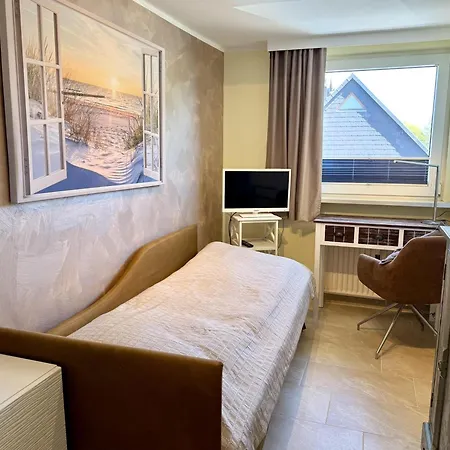 Deichwiese Ferienwohnung: Sylt Garden Retreat Westerland