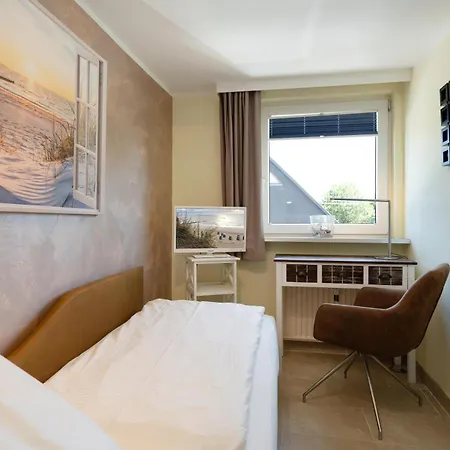 Deichwiese Ferienwohnung: Sylt Garden Retreat Apartment Westerland
